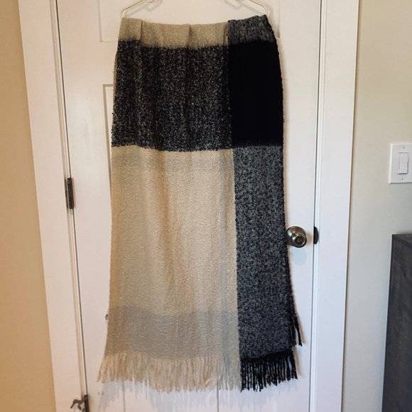 H&M Black & Cream Blanket Scarf - Picture 1 of 8